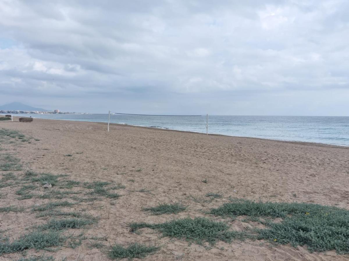 The Beach Across The Street Пеніскола Екстер'єр фото